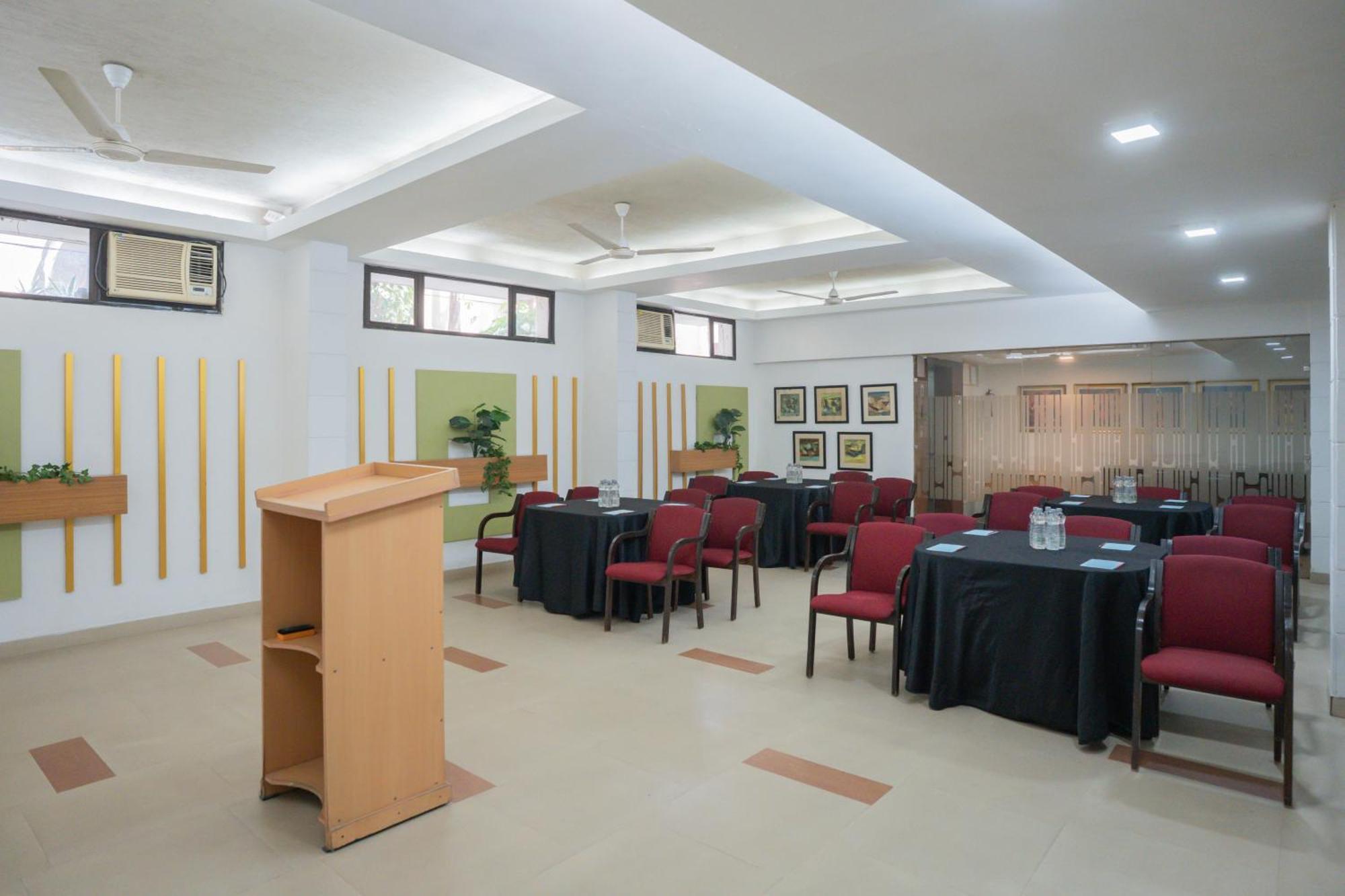 Hotel Ahuja Residency Park Lane Gurgaon Exterior foto